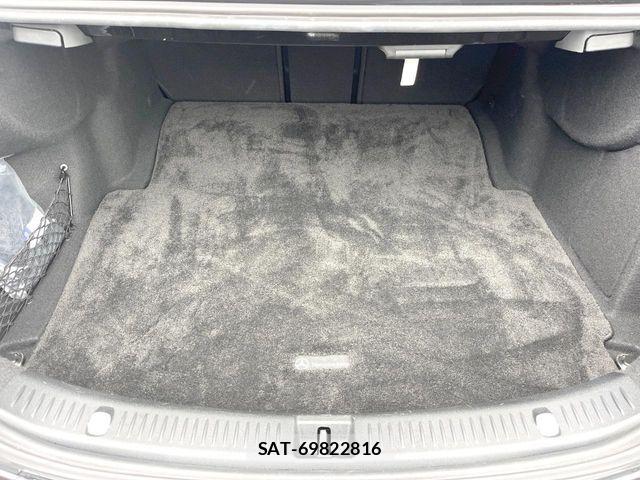 Mercedes Benz E-CLASS 2017-08 8562629-10