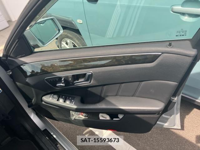 Mercedes Benz E-CLASS 2013-09 8660184-8