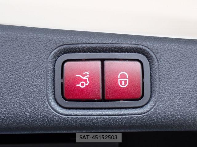Mercedes Benz E-CLASS 2020-09 8660179-28