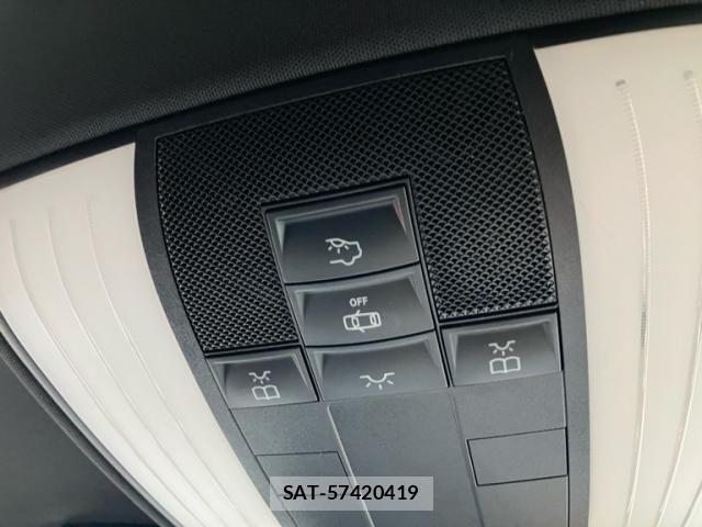 Mercedes Benz E-CLASS 2015-06 8743852-24