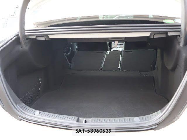 Mercedes Benz E-CLASS 2017-08 8849763-6