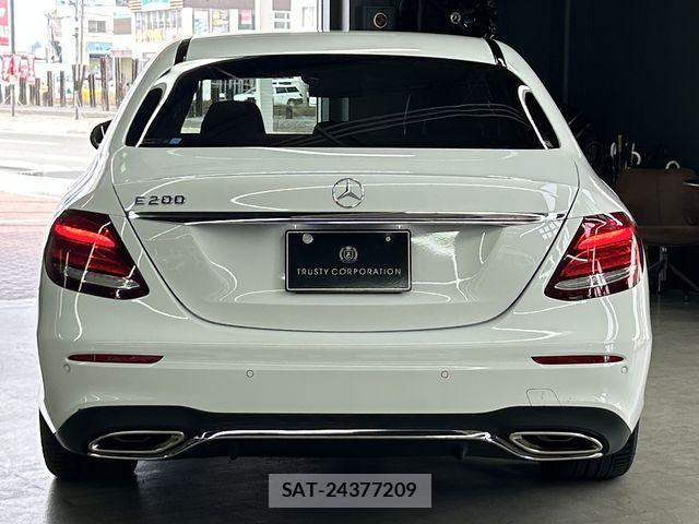 Mercedes Benz E-CLASS 2016-08 8880723-4