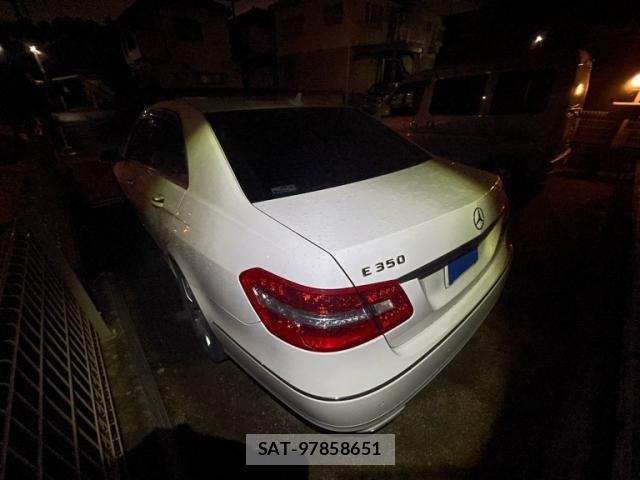 Mercedes Benz E-CLASS 2011-11 8880729-10