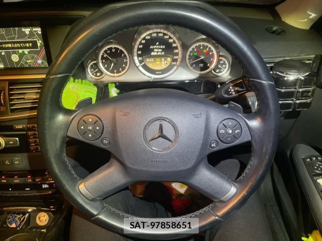 Mercedes Benz E-CLASS 2011-11 8880729-20