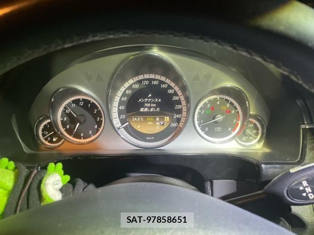 Mercedes Benz E-CLASS 2011-11 8880729-21