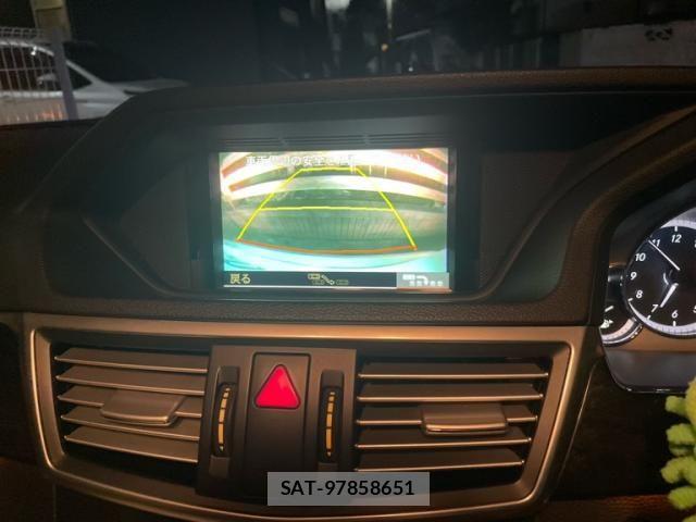 Mercedes Benz E-CLASS 2011-11 8880729-24