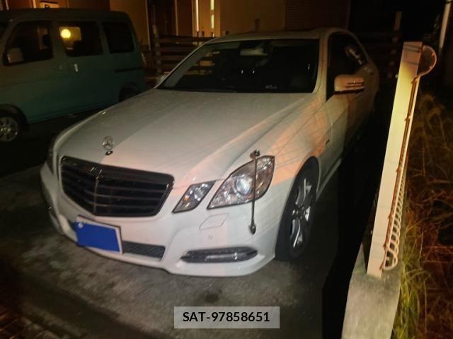 Mercedes Benz E-CLASS 2011-11 8880729-3