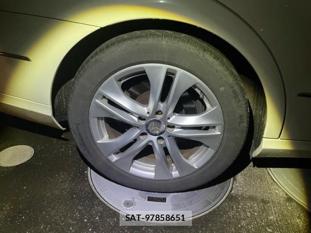 Mercedes Benz E-CLASS 2011-11 8880729-4