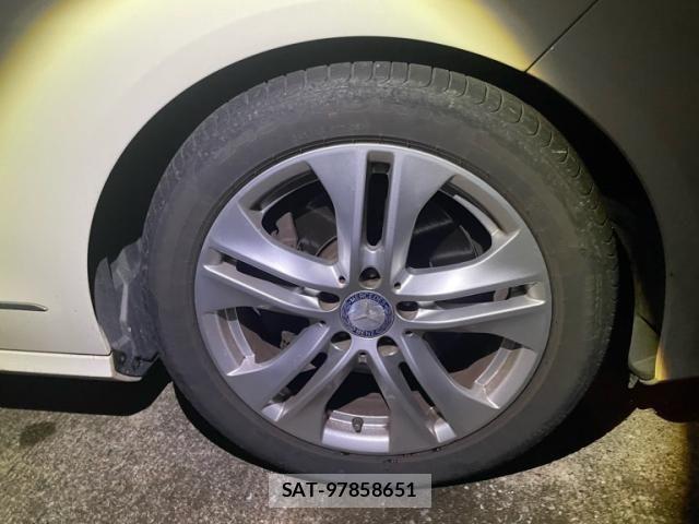 Mercedes Benz E-CLASS 2011-11 8880729-5