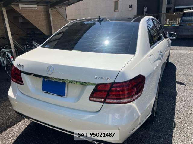 Mercedes Benz E-CLASS 2013-08 7562417-1