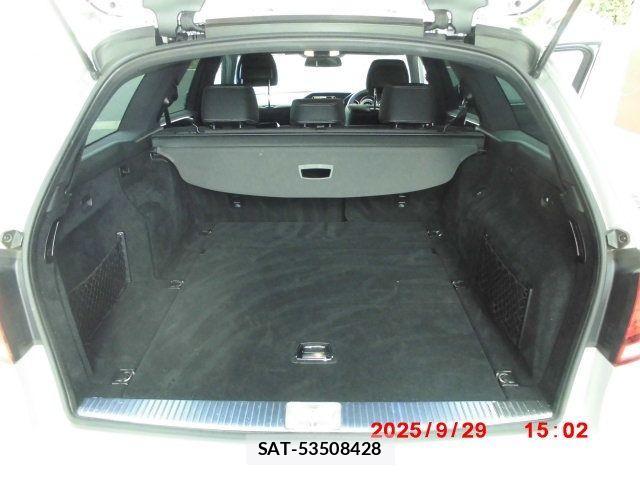Mercedes Benz E-CLASS 2013-09 1347126-13