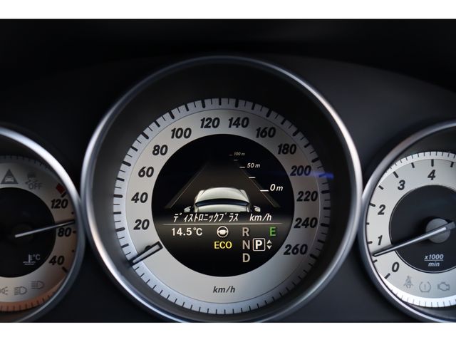 Mercedes Benz E-CLASS 2014-01 1464114-10