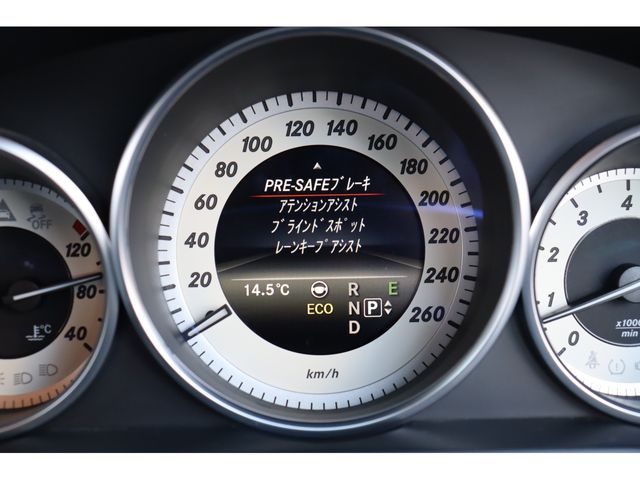 Mercedes Benz E-CLASS 2014-01 1464114-11
