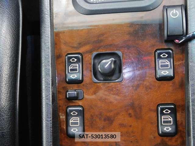 Mercedes Benz E-CLASS 1995-11 2669967-9
