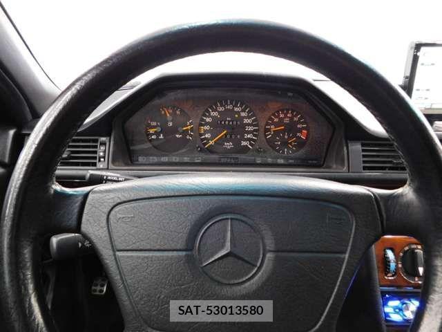 Mercedes Benz E-CLASS 1995-11 2669967-10