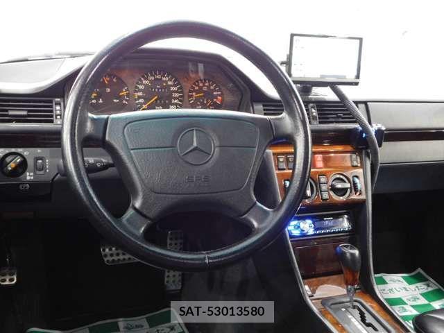 Mercedes Benz E-CLASS 1995-11 2669967-12