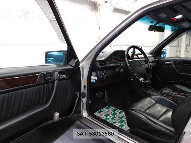 Mercedes Benz E-CLASS 1995-11 2669967-13
