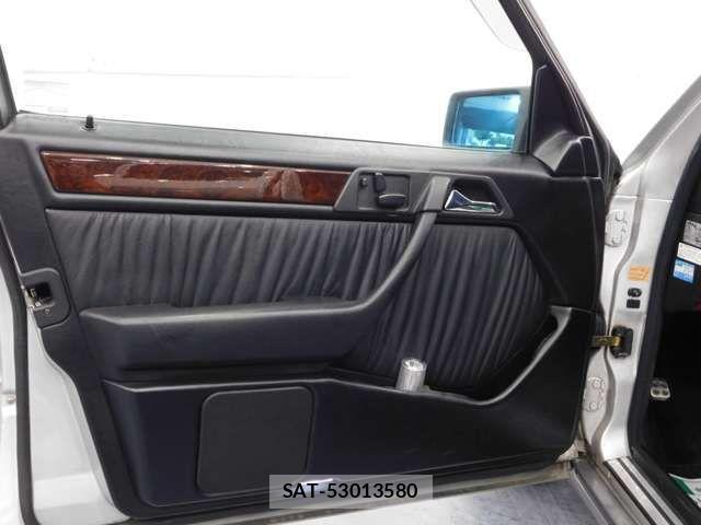 Mercedes Benz E-CLASS 1995-11 2669967-14
