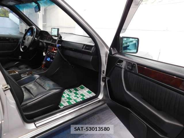 Mercedes Benz E-CLASS 1995-11 2669967-17