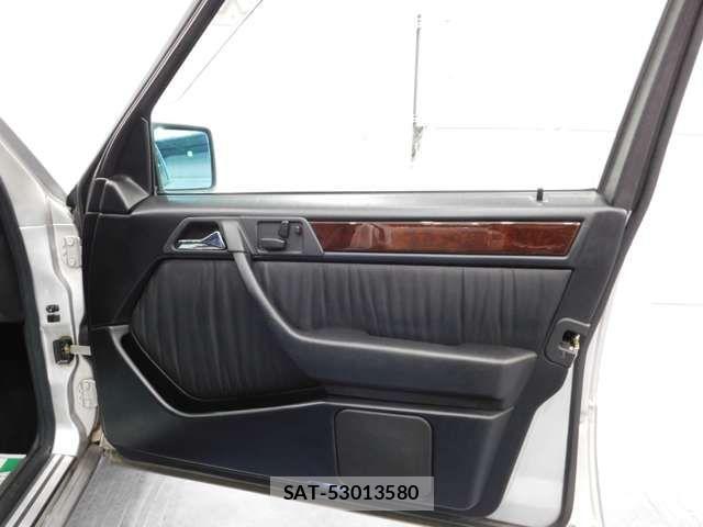 Mercedes Benz E-CLASS 1995-11 2669967-18