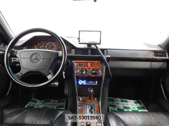 Mercedes Benz E-CLASS 1995-11 2669967-1