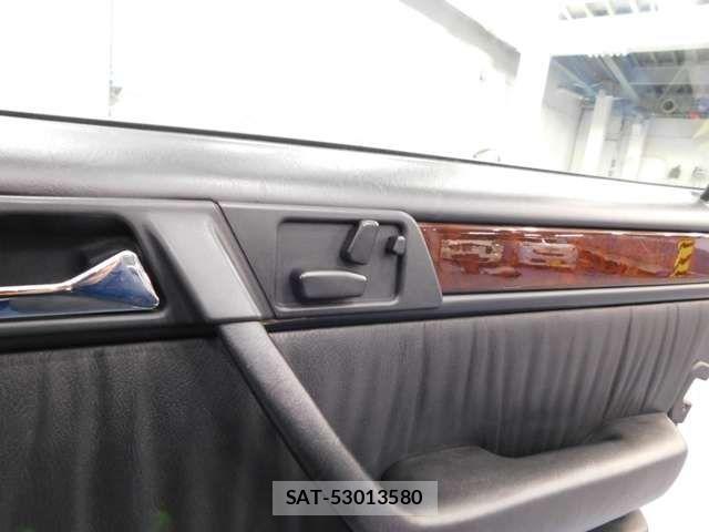 Mercedes Benz E-CLASS 1995-11 2669967-19