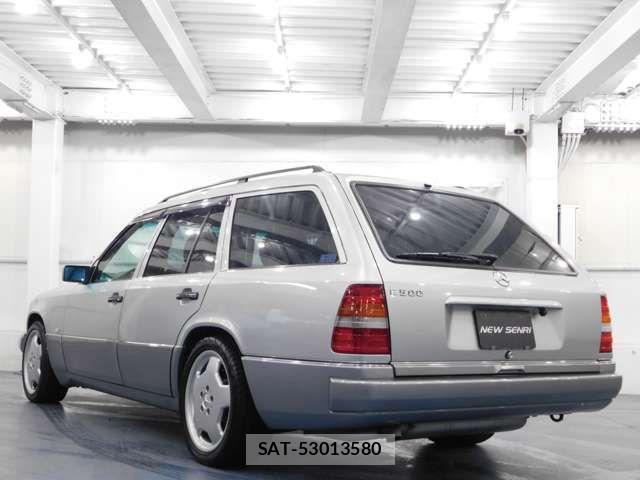 Mercedes Benz E-CLASS 1995-11 2669967-2