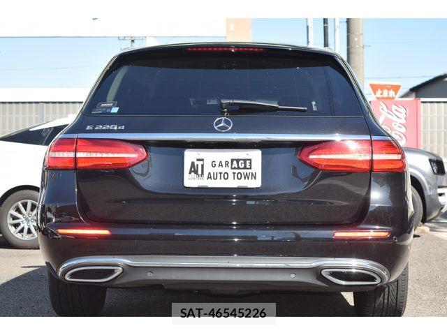 Mercedes Benz E-CLASS 2017-03 4326876-4