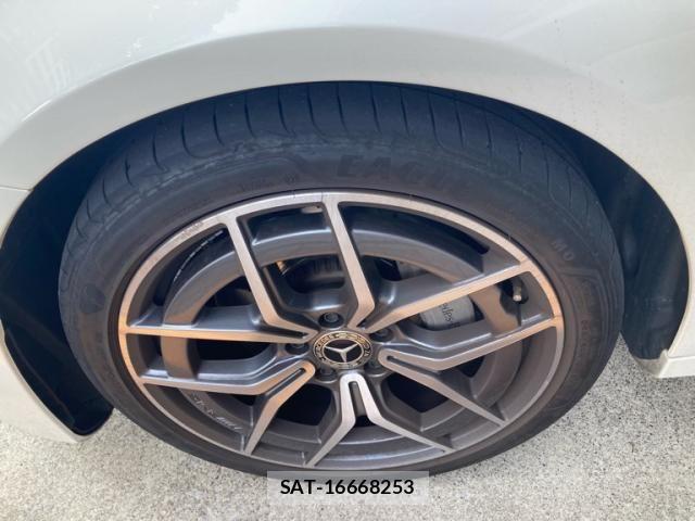 Mercedes Benz E-CLASS 2022-09 5871819-9