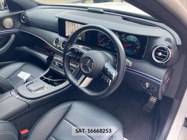 Mercedes Benz E-CLASS 2022-09 5871819-12
