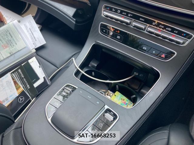 Mercedes Benz E-CLASS 2022-09 5871819-22