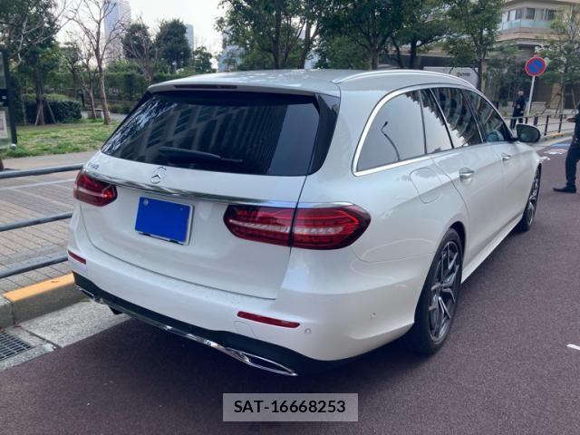 Mercedes Benz E-CLASS 2022-09 5871819-2