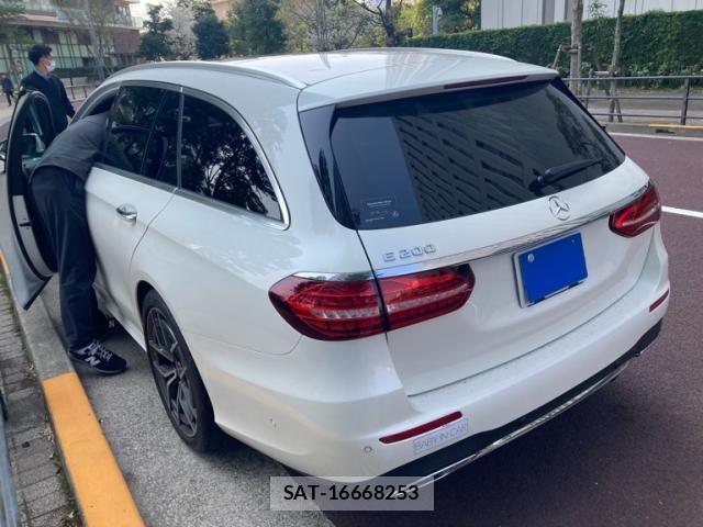 Mercedes Benz E-CLASS 2022-09 5871819-3