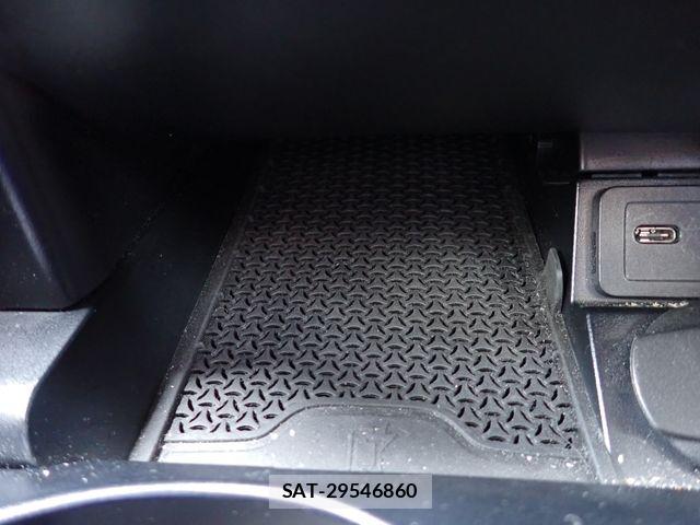 Mercedes Benz E-CLASS 2022-03 6613171-16
