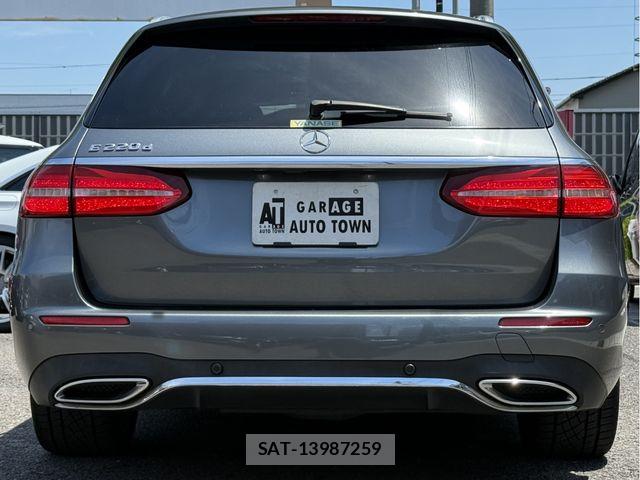 Mercedes Benz E-CLASS 2017-05 7020881-4