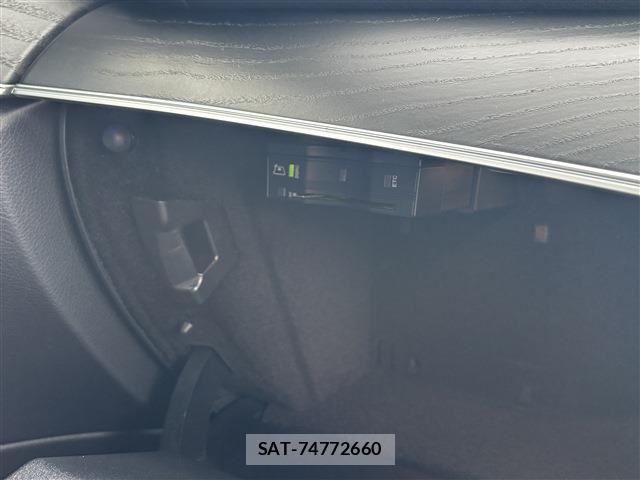 Mercedes Benz E-CLASS 2017-09 8036685-13