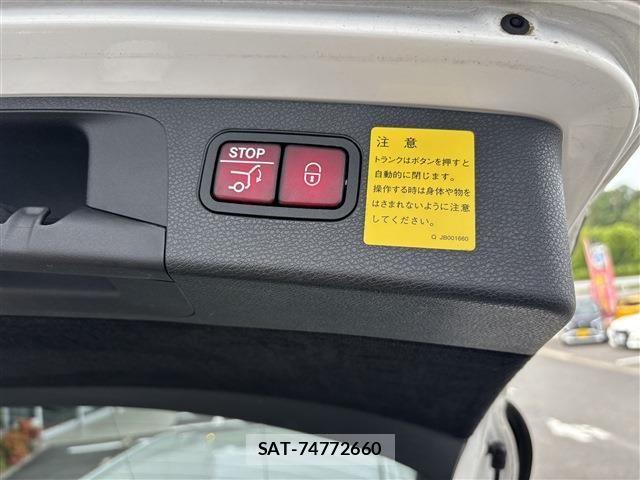 Mercedes Benz E-CLASS 2017-09 8036685-16