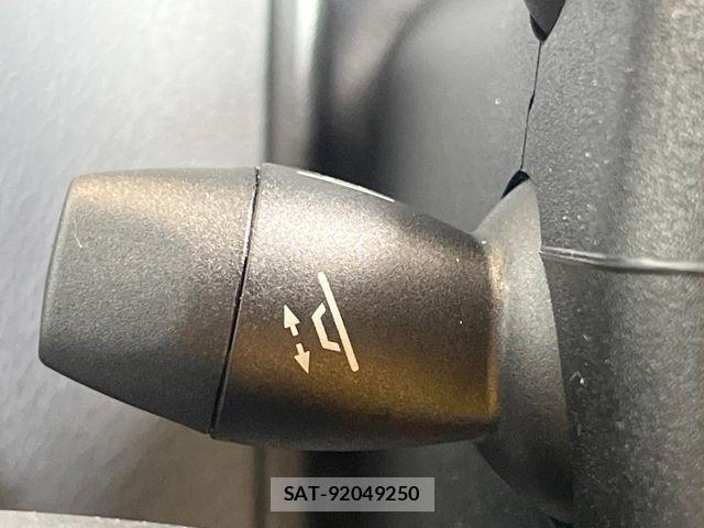 Mercedes Benz E-CLASS 2016-03 8100377-7