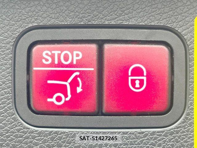 Mercedes Benz E-CLASS 2017-10 8131182-7