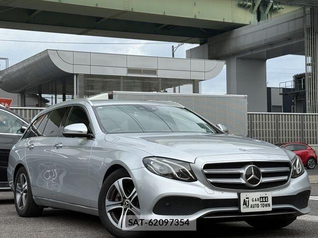 Mercedes Benz E-CLASS 2017-08 8208657-2
