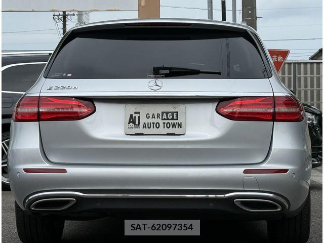 Mercedes Benz E-CLASS 2017-08 8208657-4