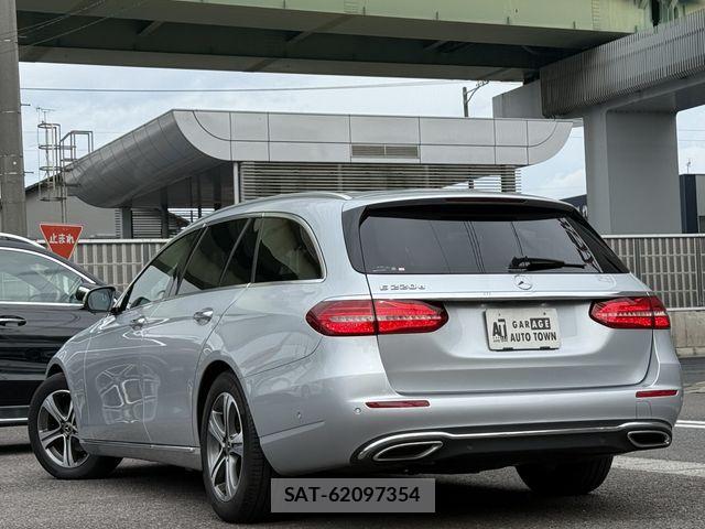 Mercedes Benz E-CLASS 2017-08 8208657-5