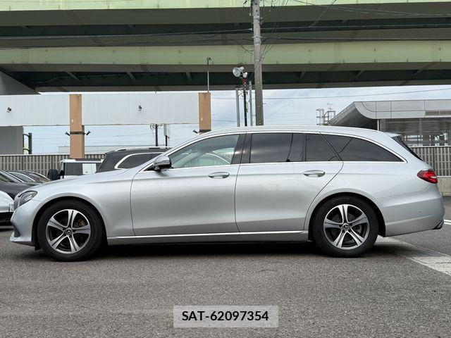 Mercedes Benz E-CLASS 2017-08 8208657-6