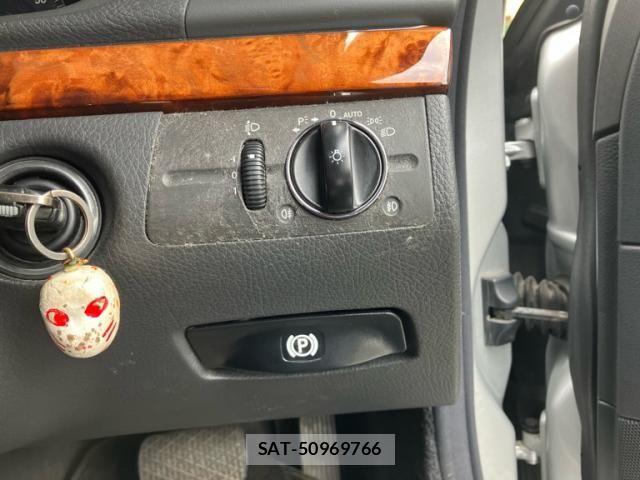 Mercedes Benz E-CLASS 2004-06 8208660-19