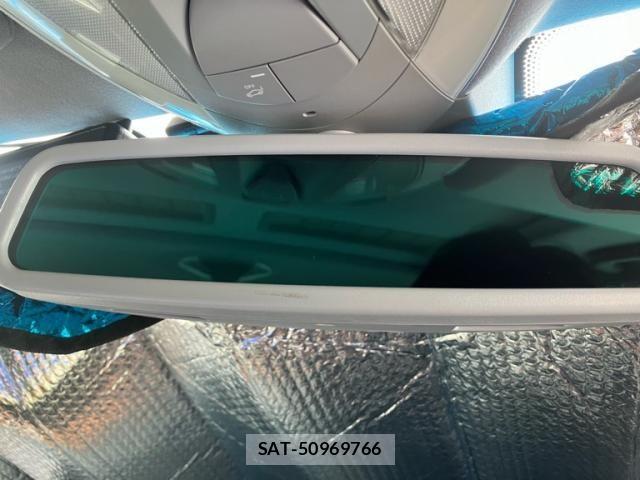 Mercedes Benz E-CLASS 2004-06 8208660-23