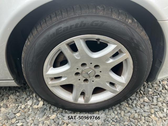 Mercedes Benz E-CLASS 2004-06 8208660-3