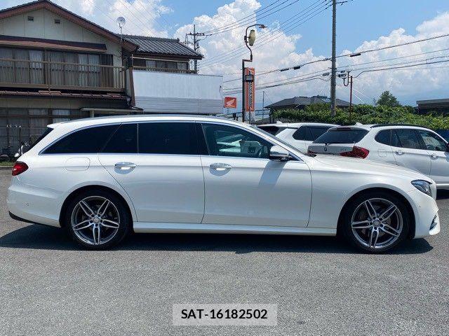 Mercedes Benz E-CLASS 2017-02 8208655-4