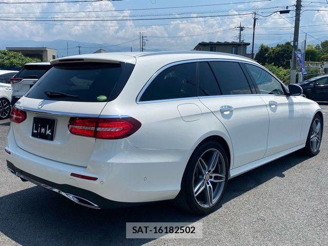 Mercedes Benz E-CLASS 2017-02 8208655-5