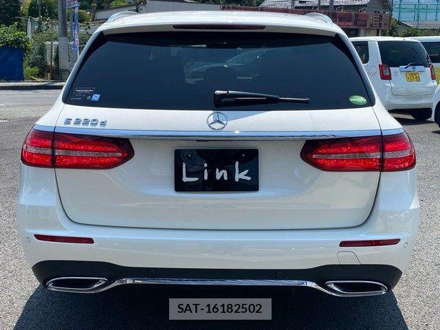 Mercedes Benz E-CLASS 2017-02 8208655-6