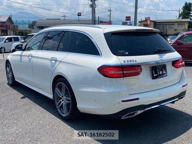 Mercedes Benz E-CLASS 2017-02 8208655-7